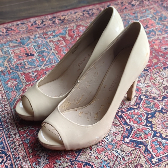 Cream peep-toe heels with high heel and textured material - Picture 2 of 15
